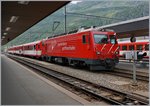 Eine MGB HGe 4/4 II mit ihrem Regioalzug 848 nach Disentis kurz vor der Abfahrt in Andermatt.