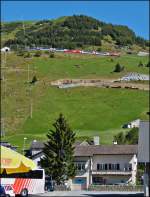 Kaum 2 Minuten sp�ter hat der Glacier Express den ersten Kehrtunnel wieder verlassen und setzt seine Talfahrt fort zwischen N�tschen und Andermatt.