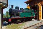 Eine Spanierin in der Schweiz - Die 1.000 mm G 3/5 Tenderlokomotive N� 23 der urspr�nglichen Lokalbahn von Olot nach Girona (Tren d’Olot), in Katalonien (Spanien). Die Lok wurde 1926 bei La Maquinista Terrestre y Mar�tima in Barcelona gebaut. 
Die 56 km lange Bahnstrecke war 1892 bis 1969 in Betrieb, und ist heute wohl ein Bahntrassenradweg.
Die Lok wurde von der Museumsbahn Blonay–Chamby gerettet, hier am 27.05.2012 im Museum Chaulin.
Sie hat ein Gewicht von 31 t, eine Leistung von 350 PS und eine H�chstgeschwindigkeit von 35 km/h.