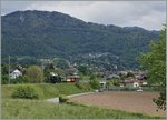 Anschliessend begab ich mich nach Château d'Haute Ville, um denn nach Vevey fahrenden Riviera Belle Epoque Dampzug zu fotogarfieren, der hier vor der Kulisse des Les Pleiades sehr winzig wirkt.