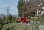 Die Bernina Bahn RhB Ge 4/4 81 der Blonay Chamby Bahn ist mit der Dampfschneeschleuder X rot d 1052 bei Chaulin auf dem R�ckweg von Vers-Chez- Robert zum Museumsbahnhof.
