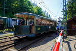 Geschoben vom Triebwagen TL Ce 2/3 28, der vierachsige Stra�enbahn-Beiwagen CGTE C⁴ 370 der ehemaligen Compagnie Genevoise des Tramways Electriques (Stra�enbahn Genf) am 27 Mai 2023 im Museum