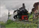 Die SEG G 2x 2/2 105 ist nun wieder mit reichlich Wasser und Kohle bestückt werden und dampft bereits wieder los, um im Museumsbahnhof den nächsten Zug nach Blonay zu bespannen.