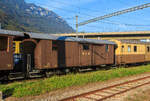 Der schmalspurige vierachsige Gep�ckwagen BOB D 515 mit zwei Plattformen, abgestellt am 02.10.2011 beim Bahnhof Interlaken Ost.