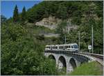 Der FART ABe 4/6 52 als Regionalzug von Camedo nach Locarno erreicht Verdasio.