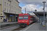 In Porrentruy wartet der CJ Regionalzug R51 26403 auf die Abfahrt nach Alle. Ab dem Fahrplanwechsel werden SBB Flirts (von Delémont durchgebunden) die Strecke der CJ bedienen und somit wird ein bisher willkommener  Farbtupfer  in Bahnlandschaft verschwinden

3. Nov. 2025