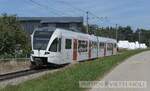 2020-09-11, LEB Echallens Grésaley  Automotrice Stadler RBe 4/8 42   arbore une livrée publicitaire pour un fournisseur d'énergie Romande Energie.