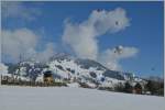 MOB Panoramic-Express unter dem Ballondekorierten Himmel von Ch�teeu d'Oex.