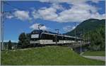 Ein MOB  Alpina -Zug auf der Fahrt nach Zeisimmen bei Châtelard.
