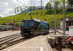   Die MOB Ge 4/4 8003 (mit Werbung für das Menuhin-Festival 2012 „Air“ in Gstaad) am 28.05.2012 beim Manöver (Umsetzen) im Bahnhof Zweisimmen.