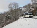 Kurz vor Les Avants ist der MOB Alpina Be 4/4 6204 mit einem B und dem ABe 4/4 9304 als Regionalzug von Montreux nach Zweisimmen unterwegs.