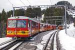 TPC/B.V.B: Zusammentreffen von HGe 4/4-Pendel, BDeh-Pendel und einem BDeh 2/4 anl�sslich einer Zugskreuzung auf der Station Bouquetins am 21.