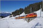Die TPC BVB HGe 4/4 31 fährt mit ihrem passenden Zug beim Col-de-doud Richtung Villars.