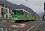 Der schiebende A-L BDeh 4/4 301 mit seinem Bt 352 beim kurzen Halt in Aigle Marché     3.