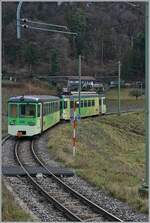Oberhalb von Aigle ist der TPC ASD BDe 4/4 403 mit dem Bt 431 (ex BLT) als R71 auf dem Weg von Aigle nach Les Diablerets.