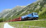 RhB Ge 4/4 III Nr.647 mit Werbung Swiss Cantabank bei Bever am 19.08.2009.