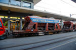 Vierachsiger Schmalspur Drehgestell-Schotterwagen (Schwerkraftentladewagen) Fac  8712 (der Serie 8701 – 8712), eingereiht in einen RhB PmG (Personenzug mit G�terbef�rderung) nach Arosa, gef�hrt