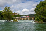   Ein SBB RABe 514 als S 24 von Thayngen nach Zug auf der Rheinbrücke zwischen Neuhausen und Schloss Laufen am Rheinfall.