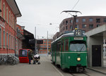 SBB/BVB: Bahnhof Basel St. Johann am 1. April 2016. Das renovierte schmucke Bahnhofsgeb�ude befindet sich zwischen der normalen und der schmalen Spur. Zum Zeitpunkt meiner Ankunft konnte der BVB Be 4/6 628 der Linie 21, Basel St. Johann-Badischer Bahnhof, die nur von Montag bis Freitag von den beiden letzten D�wags 627 und 628 bedient wird verewigt werden. Schon bald sollen sie in den Bestand der Museumsfahrzeue �berf�hrt werden.
Foto: Walter Ruetsch 