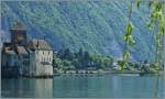 W�hrend ich auf Stefan wartete fuhr dieser IR hinter dem Ch�teau de Chillon vorbei in Richtung Brig.