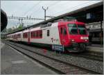 Trotz Fahrzeugmangel bei der PBr pendelt ein Travys Dominio als  Train des Vigens  zwischen Vevey und Puidoux - Chexbres, heute Vormittag, infolge Untersp�hlung der Strecke Vevey - Lausanne bei Lutry