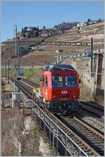 Der Tm 234.422-4  Dart  (Windhoff) ist zwischen St-Saphorin und Rivaz auf dem Weg in Richtung Lausanne.