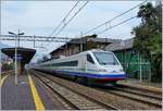 Ein Cisalpino ETR 470 auf der Fahrt Richtung Milano beim Halt in Stresa.