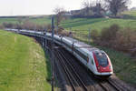 RABDe 500 als ICN 5 zwischen Wangen an der Aare und Niederbipp auf der Fahrt nach Lausanne unterwegs am Morgen des 27.