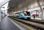 Der sechsteilige elektrische Doppelstocktriebzug Stadler Kiss�  4010 623 / 4010 123 der WESTbahn am 12.09.2022 im Hbf Salzburg.