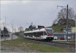 Eine Charakteristik der Seetalbahn ist, dass die praktisch auf ihre gesamten Länge der Strasse entlang führt und folglich durch unzählige risikoreiche Bahnübergänge aufwartet. Doch kurz nach Birrwil, auf dem Weg nach Boniswil verlässt die Bahn die Parallellage zur Strasse. Im Bild der SBB RABe 520 012 auf dem Weg nach Lenzburg.

22. März 2021