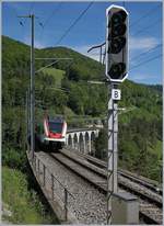 Der SBB RABe 522 209 nach Delle erreicht St-Ursanne.