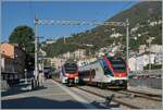 Ein Verglich der TILO Flirt 524.3 und 524.0 in Locarno: Links im Bild der TILO RABe 524 308 (und ein weiterer) welche als RE80 auf die Abfahrt nach Milano Centrale warten, rechts der TILO RABe 524 010 (ebenfalls mit einem weitern Flirt) welcher als S 20 Locarno in Richtung Castione-Arbedo verlässt.

1. Oktober 2025