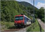 Der RBDe 562 004-2 als RE 18124 von Neuchâtel nach Frasne bei der Einfahrt in Champs-du-Moulin, eine Station, die der RE ohne Halt durchfährt.