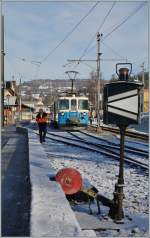 Die aus Sicherheitsgründen immer auf Ablenkung stehende Einfahrweiche der B-C verhindert zur Freude des Fotografen eine stopfreie Durchfahrt in Blonay.