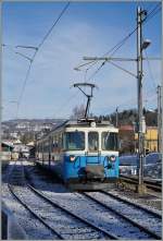 Der MOB ABDe 8/8 4002 von Vevey nach Château d'Oex als Extrazug für Schulklassen bei der  Durchfahrt  in Blonay.