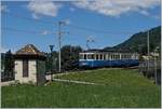 Der MOB ABDe 8/8 4004  Fribourg  beim Haltepunkt Châtelard VD.