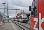 Aus Luzern erreicht der  Adler 150 103-6 (mit einen  Fink ) als Verstärkung auf seiner Fahrt von Luzern nach Interlaken Ost den Bahnhof von Meiringen. wobei ein heute im Regionalverkehr eingesetzte  Fink  rechts im Bild dieses begrenzt. 


23. August 2025  