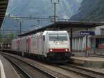 XR 185 578 verlässt am 6 Juni 2009 mit ein LGAG und zwei TRAXXen Erstfeld.