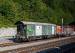 Der zweiachsige Gerätewagen Bau Ws 99 85 9359 154-3 CH-FAG und der zweiachsige Flachwagen Xs 99 85 9359 556-9 CH-FAG beide der Frutiger AG (Thun) abgestellt am 08.09.2021 beim BLS Bahnhof