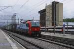 SBBCI 193 469 schleppt eine von manche KLVs durch Arth-Goldau am 15 Mai 2026.