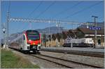 In Bex stehen zwei neue EVO RABe 531/533: Vorne der TMR Region Alpes  RABe 533 703 und weniger gut zu sehen der RABe SBB RABe 531 002. 
Zudem fährt gerade eine SERSA Aem 940 durch den Bahnhof. 

30. Oktober 2024


