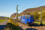   Die WRS Re 421 381-5 (91 85 4421 381-5 CH-WRSCH), ex SBB Re 4/4 II 11381 fährt am 13.10.2018, mit einem Kerosin (Flugturbinenkraftstoff der Güte Jet A-1) beladenen Kesselwagenzug, durch