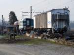 Güterwagen: ERHALTUNG ANSTATT VERSCHROTTUNG. Dieser letzte in der Schweiz noch vorhandene Kühlwagen UIC 51 23 85 849 1801-1 mit dem ursprünglichen Holzkasten aus den frühen 1950er Jahren, der dem Bahnhofumbau Busswil weichen muss, wurde vom Verein IG Schiene Schweiz im letzten Moment gerettet. Bis zum Abtransport in die Ostschweiz war er im Besitz des N-Bahn Clubs Busswil (NBCB). Die Aufnahme entstand am 27. Februar 2016.
Foto: Walter Ruetsch    