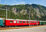 Ehemaliger SOB Einheitswagen I Speisewagen WR 55 85 88-35 452-9 CH-SLM, der SLM GmbH (Schorno Locomotive Management), abgestellt am 01 August 2019 beim Bahnhof G�schenen.