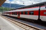 Die relativ vierachsige INOVA-Zwischenwagen mit Niederfluranteil f�r die NPZ Domino-Z�ge (RBe 560), gebaut 2008 bis 2009 durch Bombardier in Villeneuve.
