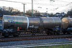 Vierachsiger 73 m³ Drehgestell-Kesselwagen, 33 56 7933 038-2 SK-RTIW, der Gattung Zacens, der RTI Railtrans Wagon s.r.o.