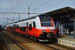 Im Bahnhof von  Budejovice (Budweis) steht Öbb Triebzug (Siemens Desiro ML) 4744 548 beim Bahnfest zur Besichtigung ausgestellt.