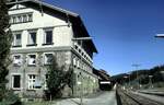 Der Bahnhof Bayerisch Eisenstein, auf tschechisch Železná Ruda-Alžbětín im Oktober 1989.