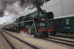 Rosnicka 464.202 zieht einer von 20 Sonderzüge von 27 September 2025 aus Benesov u Prahy auf den Weg nach Olbramovice.