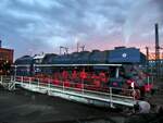 Nachtfotoparade beim 8.Dampfloktreffen in Dresden mit CD 498 104 auf der Drehscheibe am 15.04.2016.